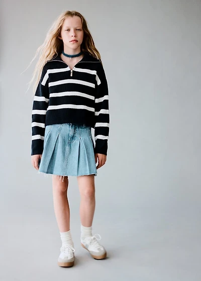 Knitted sweater with perkins neck