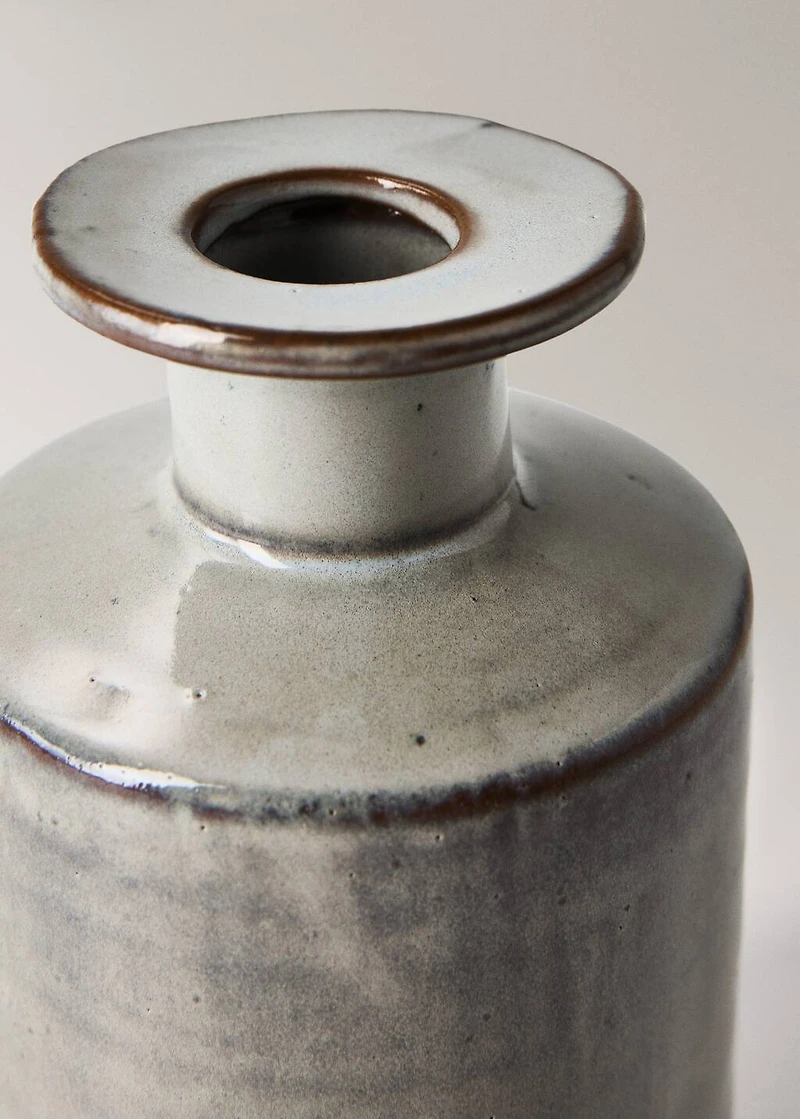 Stoneware vase with bottle design
