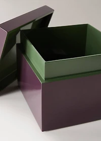 Square two-tone lacquered box