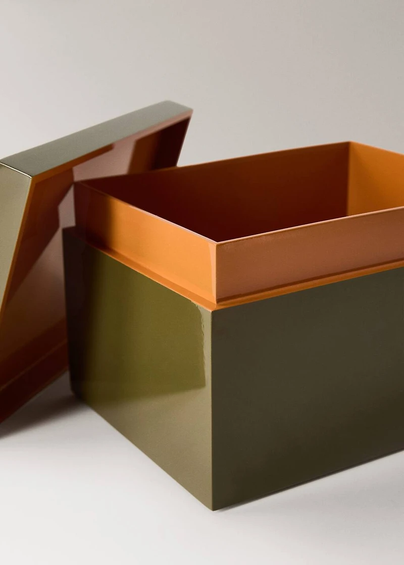 Low two-tone lacquered box