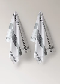 Two-tone cotton kitchen towels with the word 'delicious'