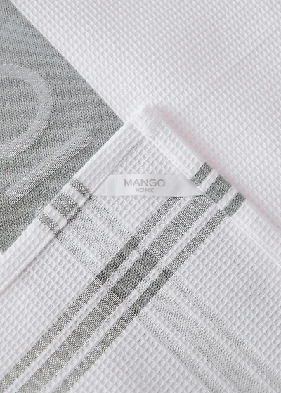 Two-tone cotton kitchen towels with the word 'delicious'