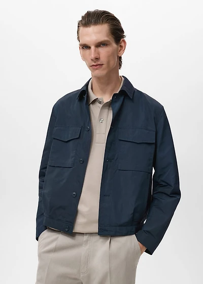 Water-repellent jacket with pockets
