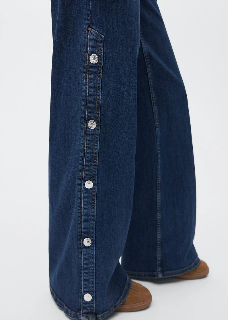 Wide leg jeans with cut-out