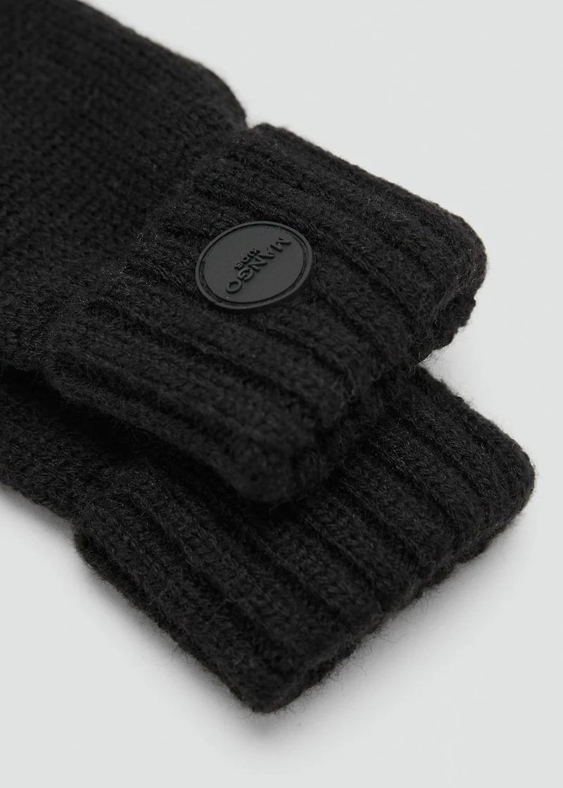 Knitted gloves