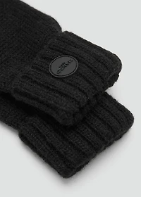 Knitted gloves