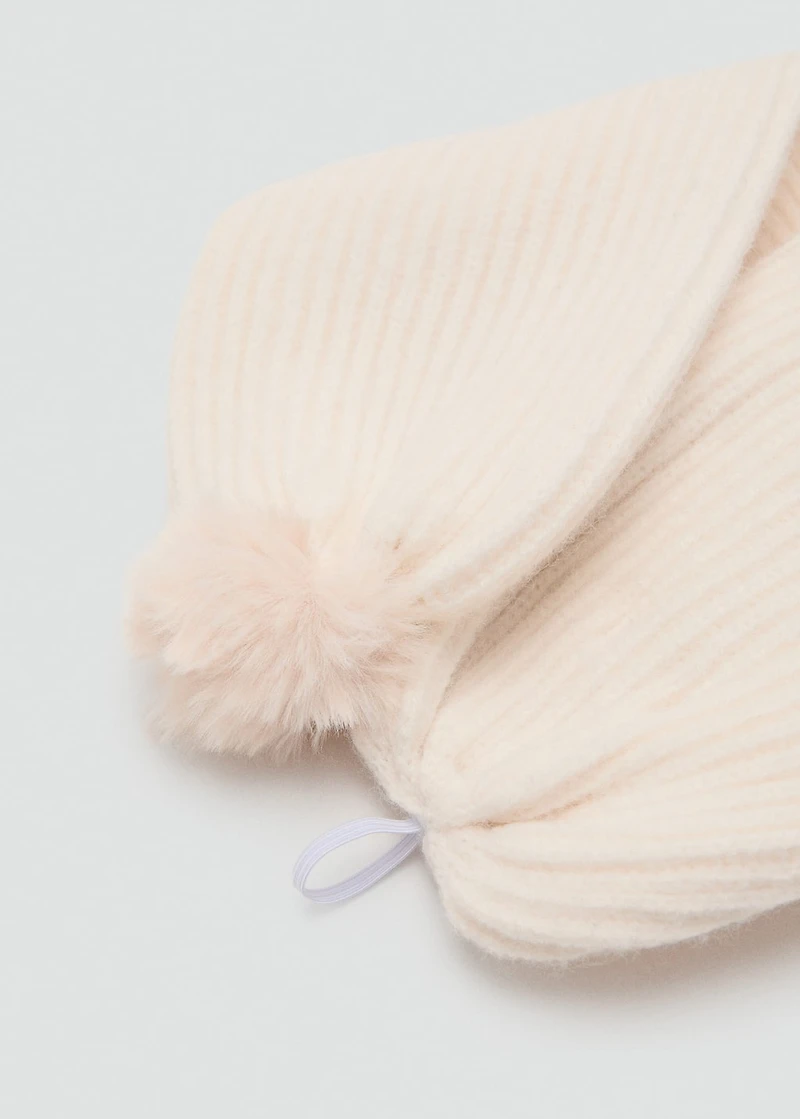 Pompom knit scarf