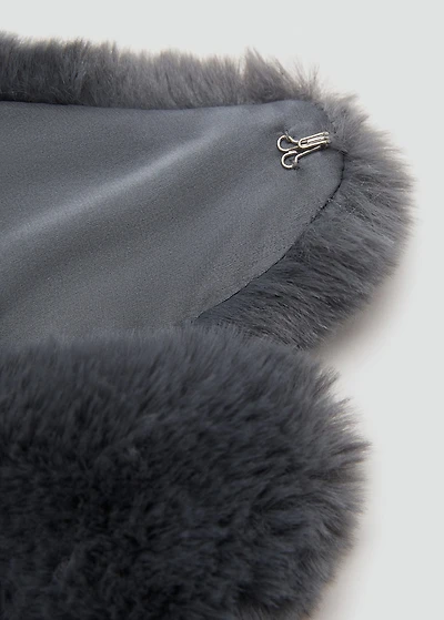 Fur-effect scarf