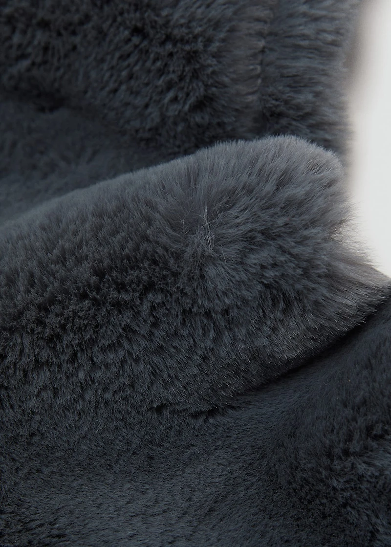 Fur-effect scarf