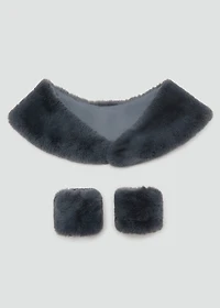 Fur-effect scarf