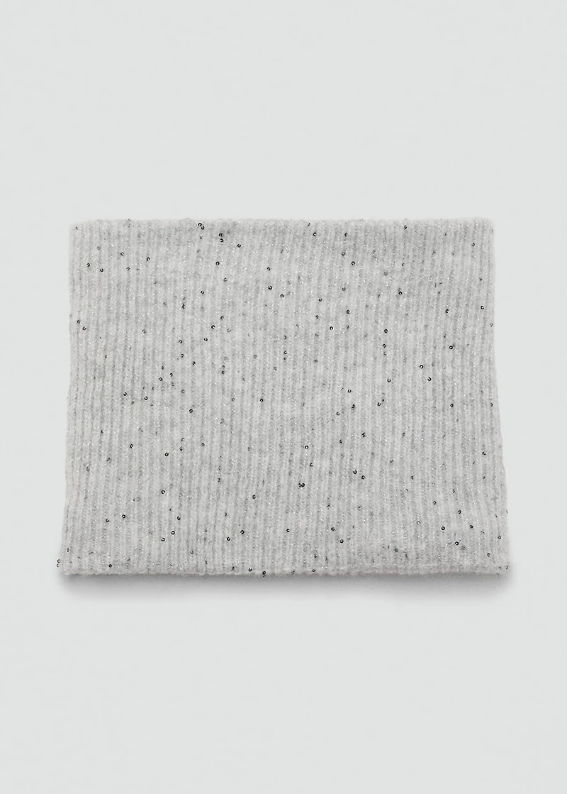 Knitted scarf with sequins