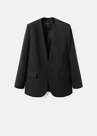 Suit jacket without lapels