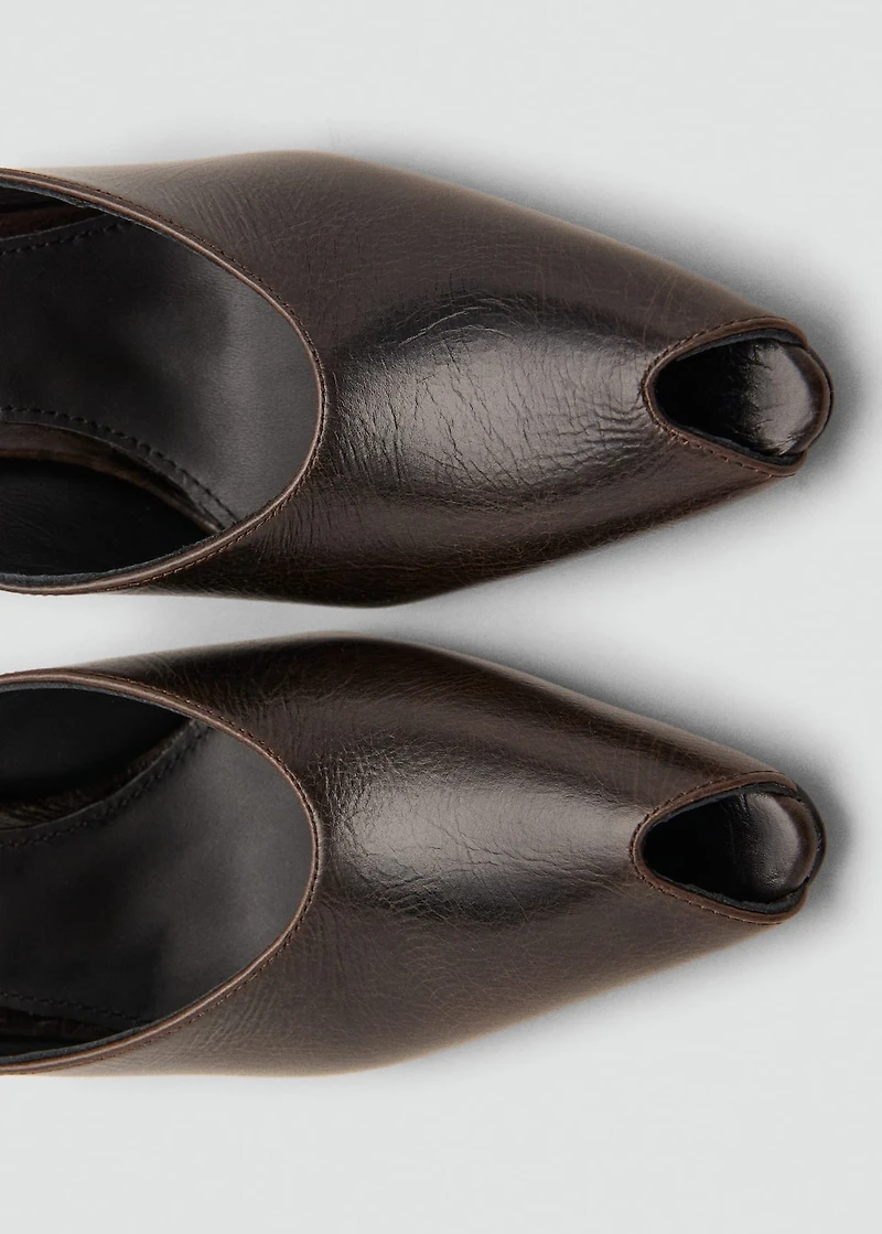 Open-toe leather shoes