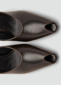 Open-toe leather shoes