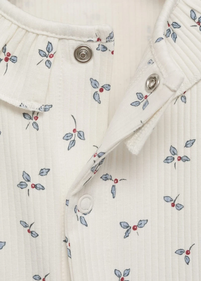 Pajamas with flowers and baby neck