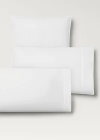 Two 500-thread count cotton percale pillowcases with rounded piping detail 50x75 cm