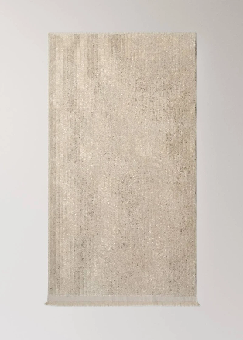 Textured bath towel with fringes