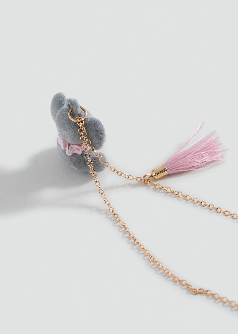 Contrasting necklace
