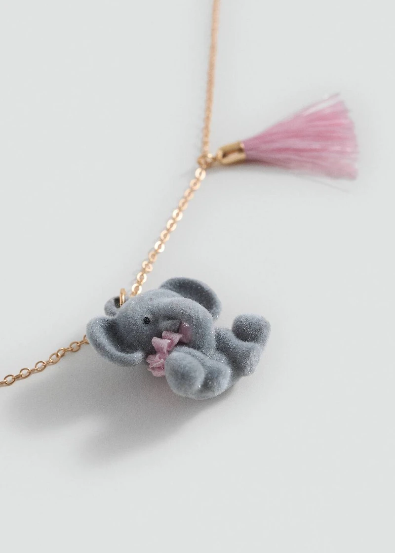 Contrasting necklace