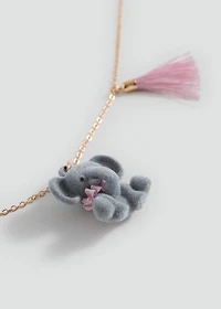 Contrasting necklace