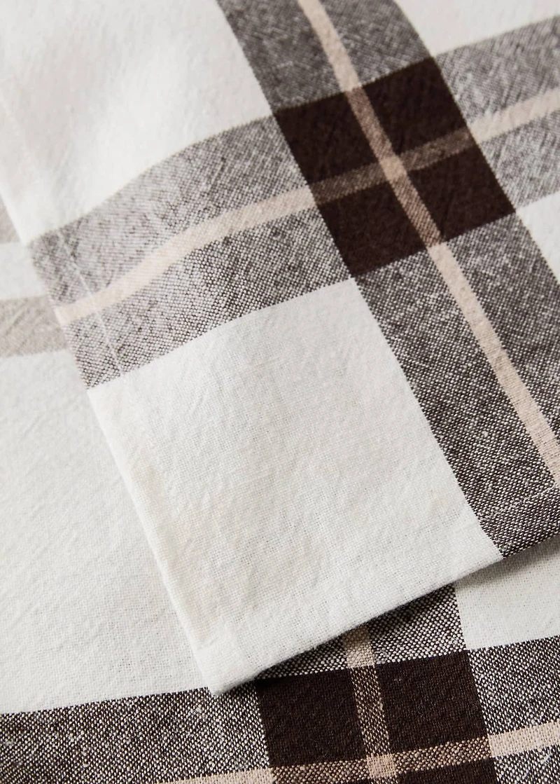 Cotton linen checked tablecloth for 6 to 8 diners