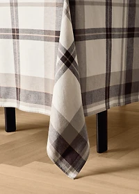 Cotton linen checked tablecloth for 6 to 8 diners