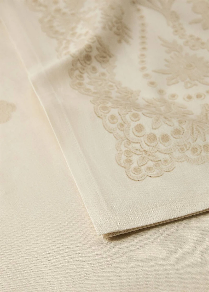 Cotton linen tablecloth with floral design for 8 to 10 diners