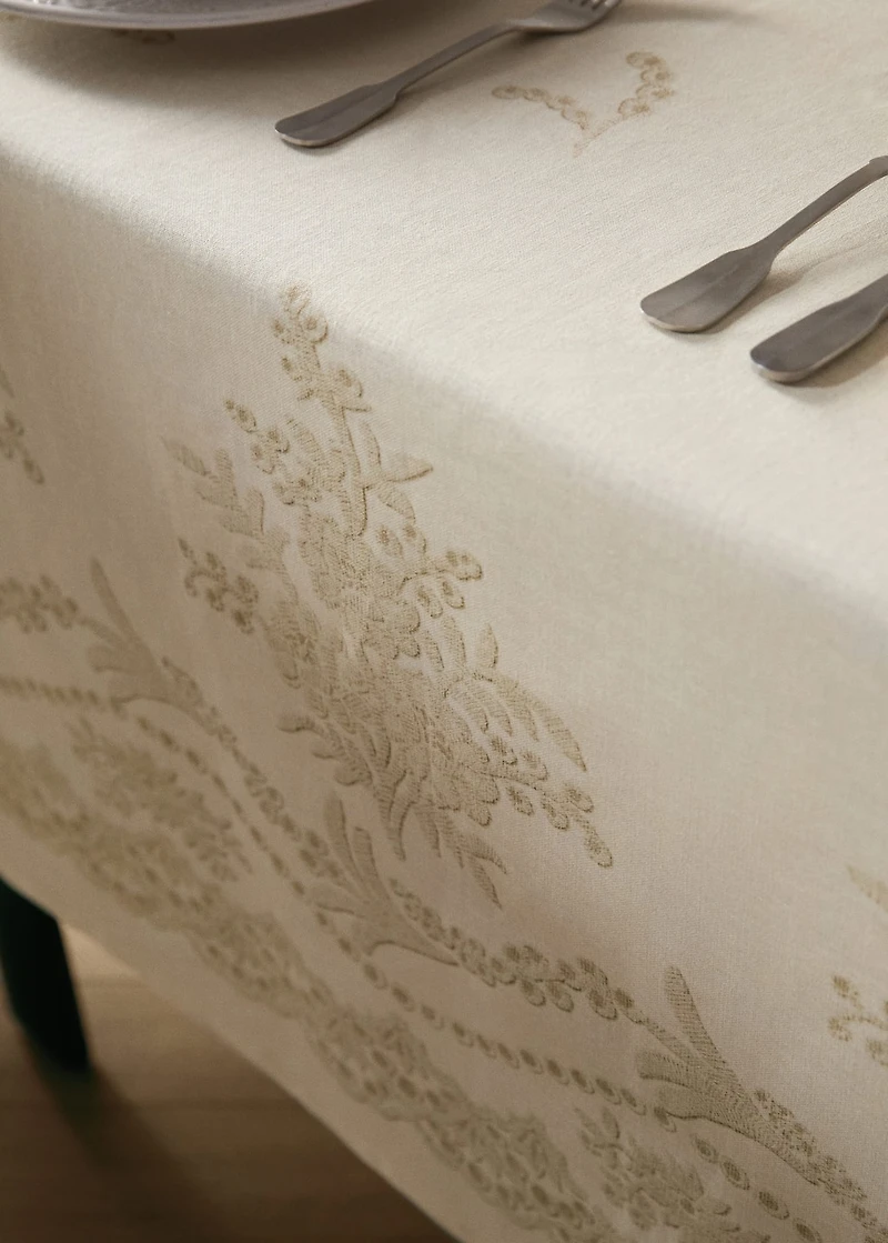 Cotton linen tablecloth with floral design for 8 to 10 diners
