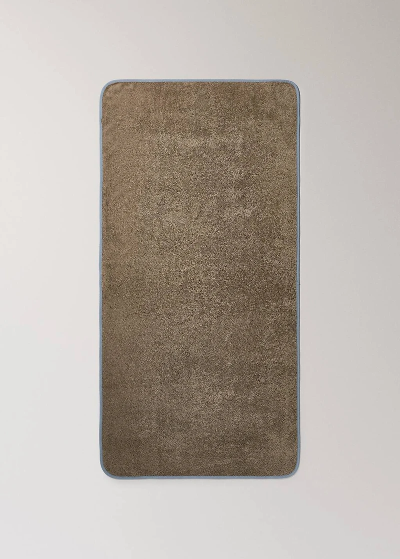Children's bath towel with contrasting trim