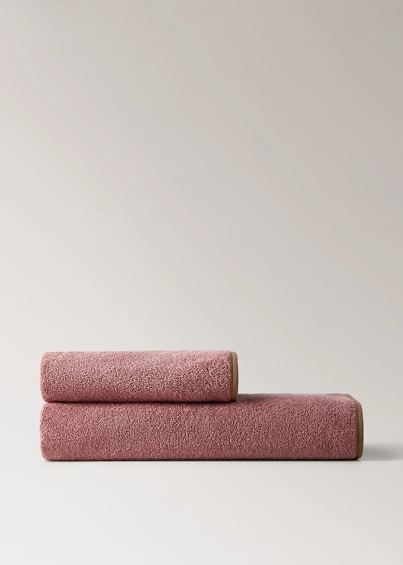 Children's bath towel with contrasting trim