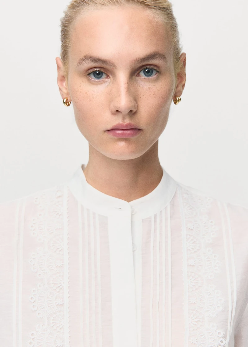 Blouse with lace trim details