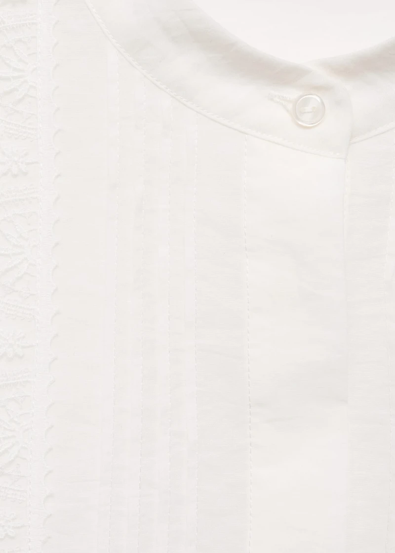 Blouse with lace trim details
