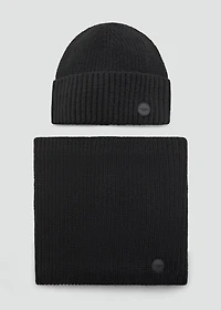 Knitted hat with turn-up