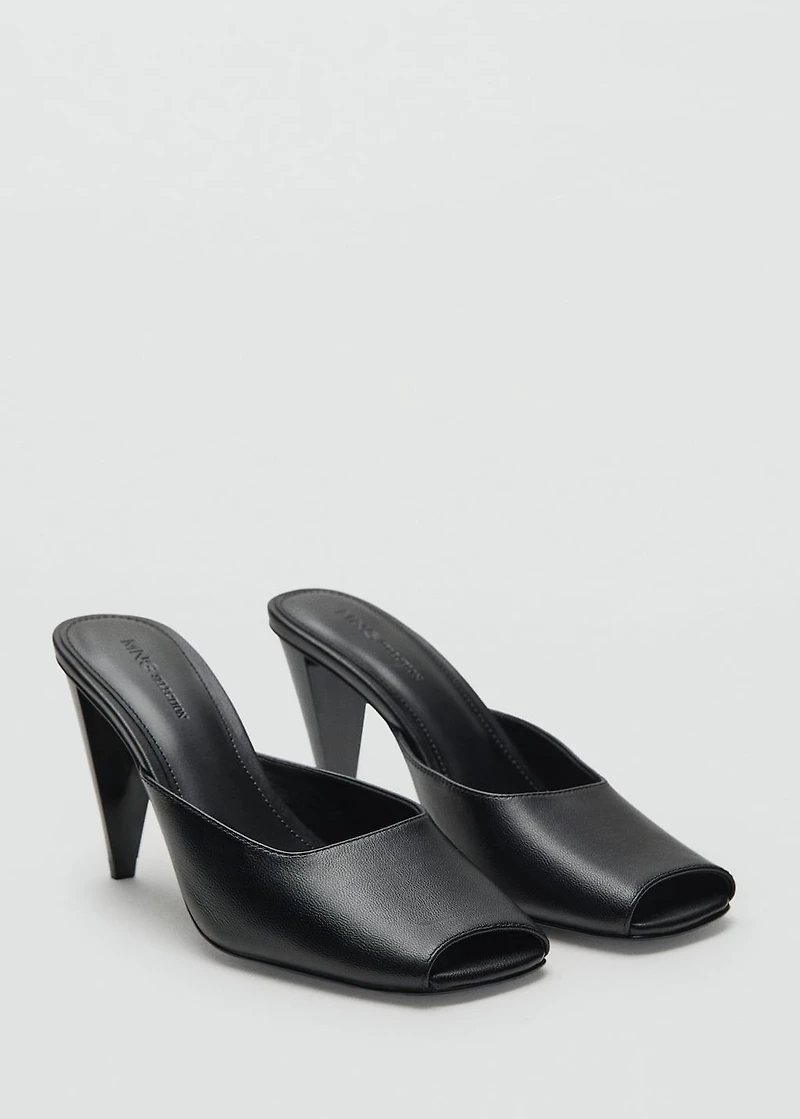 Open-toe leather shoes