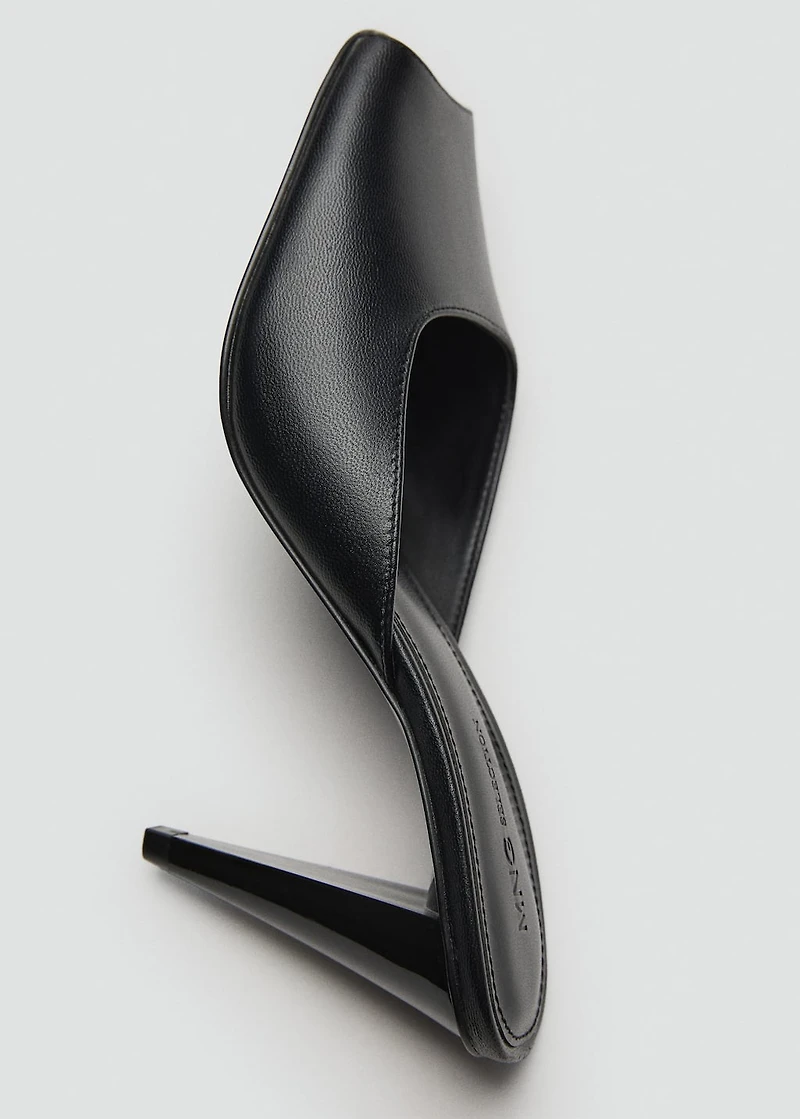 Open-toe leather shoes