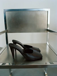 Open-toe leather shoes