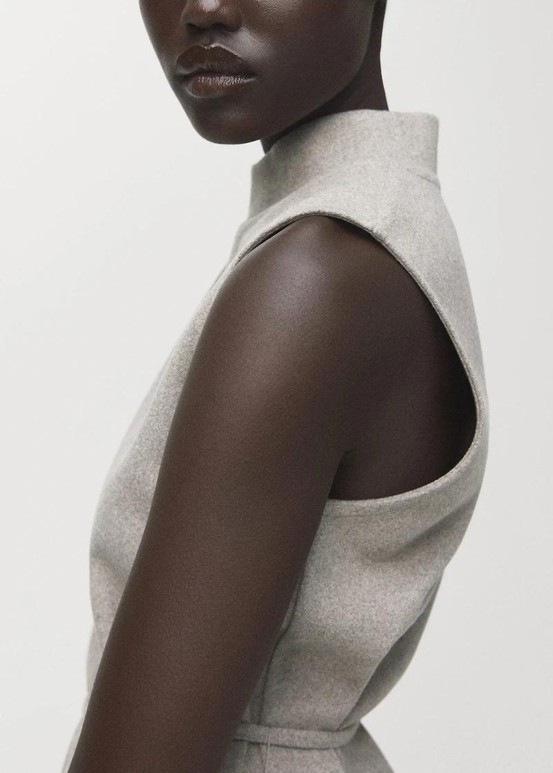 Turtleneck top with belt