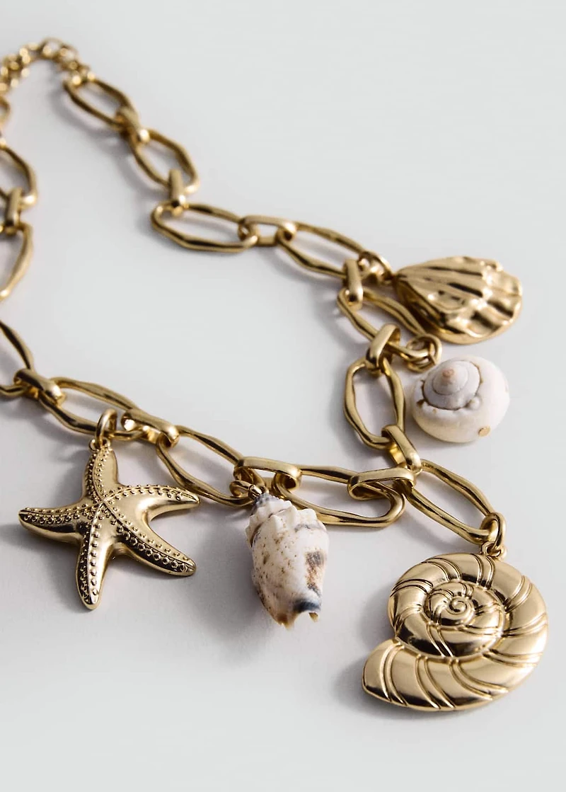 Shells bead necklace