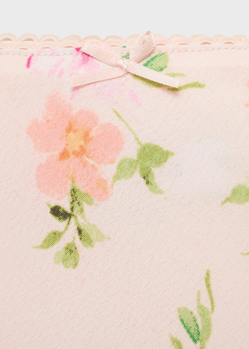 Floral skirt with lace detail