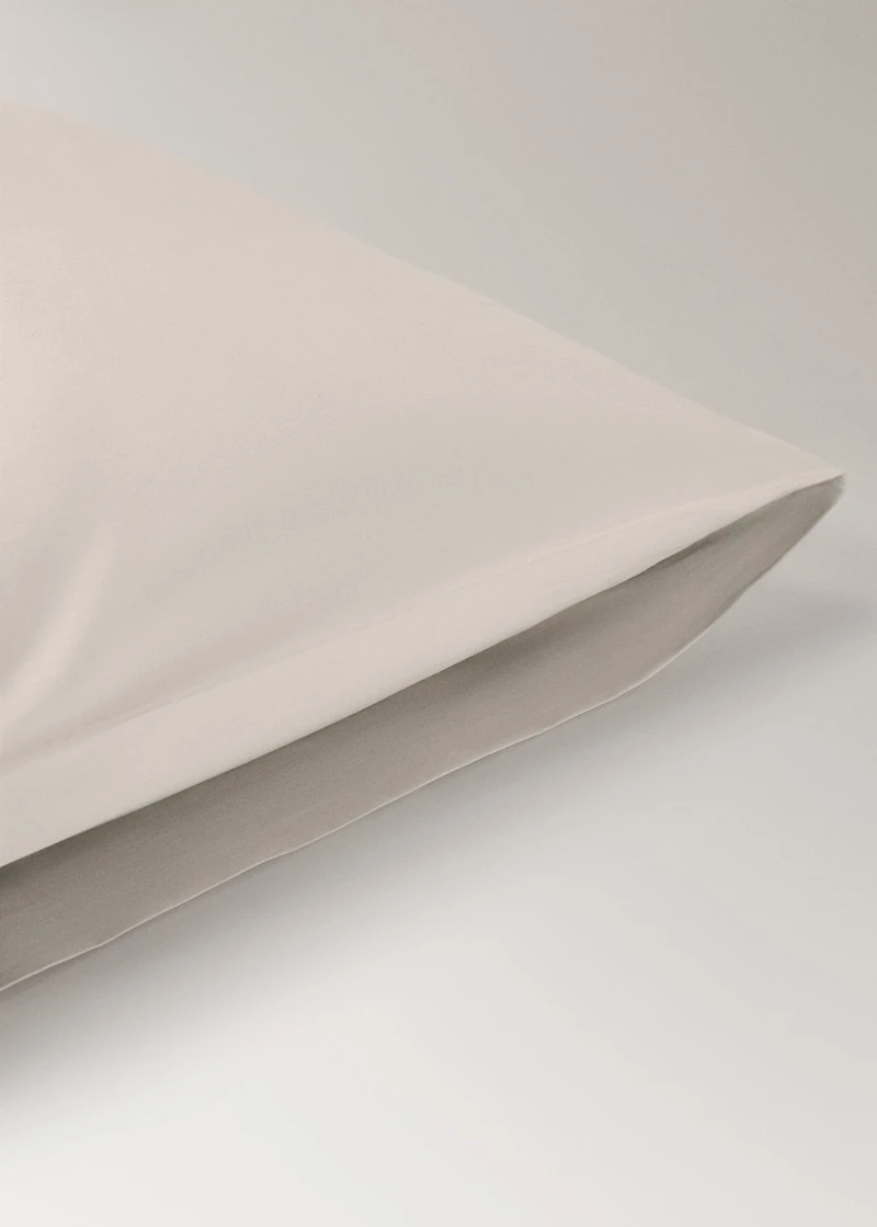 Two 500-thread count cotton percale pillowcases with rounded piping detail 50x75 cm