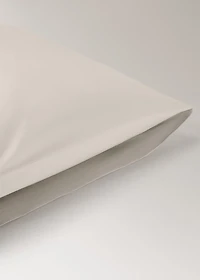 Two 500-thread count cotton percale pillowcases with rounded piping detail 50x75 cm