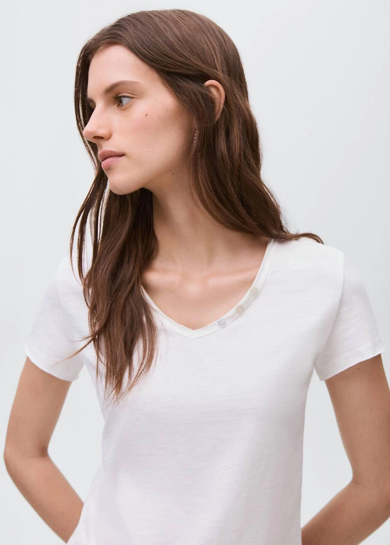 T-shirt with mother-of-pearl button detail
