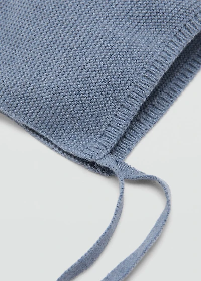 Knitted bonnet