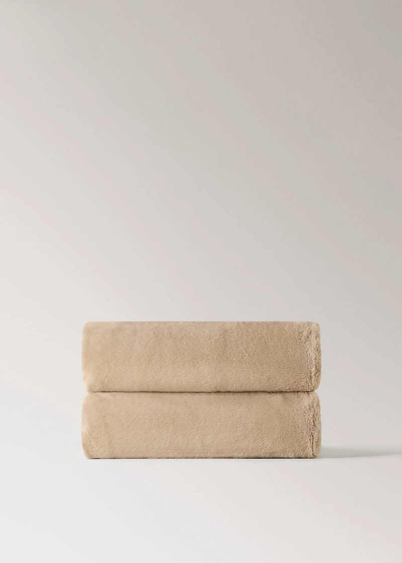 double-faced fur-effect blanket
