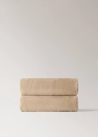 double-faced fur-effect blanket
