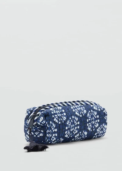 Case with ethnic print