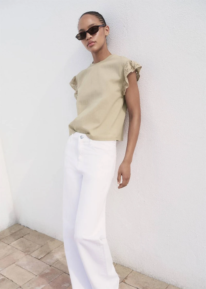 Short-sleeved t-shirt with ruffled English embroidery detail