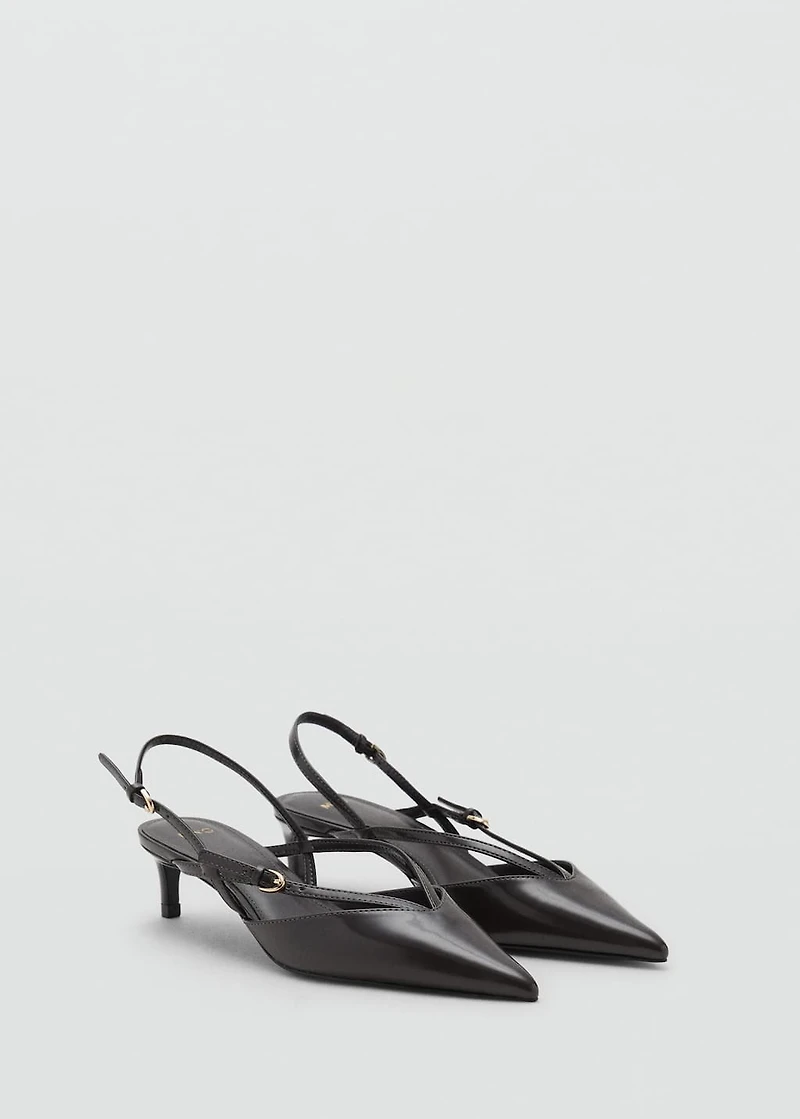 Kitten-heeled strappy shoes