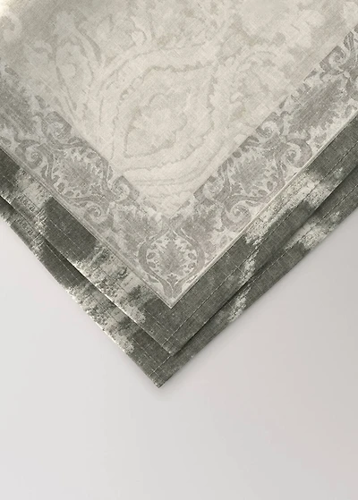 Damask-print napkins