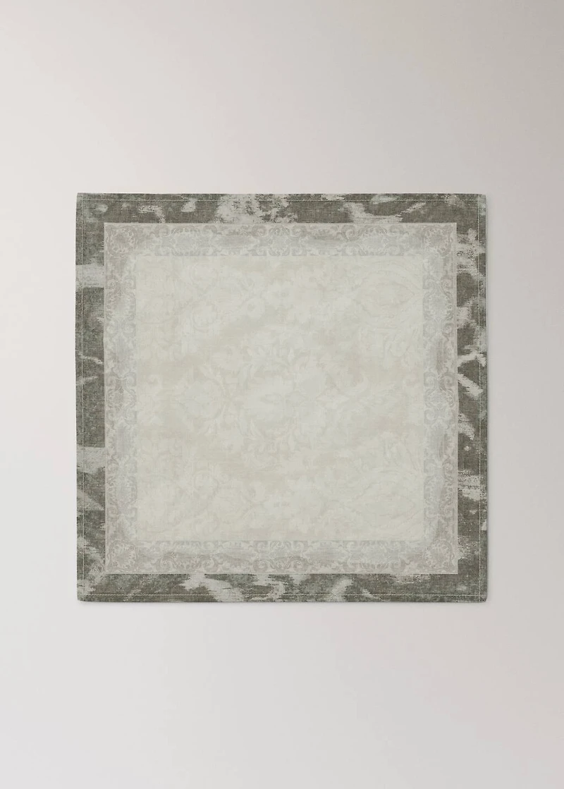 Damask-print napkins